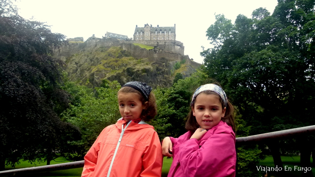 Castillo de Edimburgo desde Princess Street