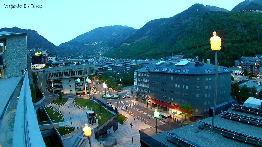 Anochece en Andorra la Vella